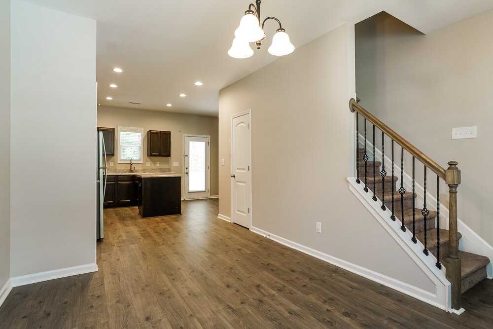 105 Oakdale Ave - Photo 6 of 17