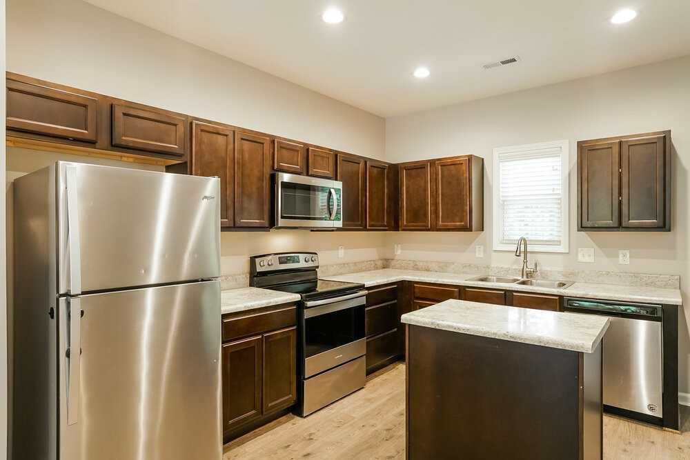 105 Oakdale Ave - Photo 7 of 17