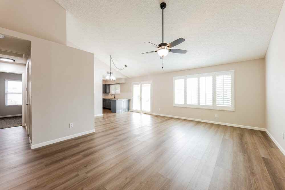 515 W Montoya Ln - Photo 3 of 16