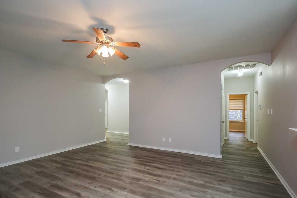 258 Kennedy Dr - Photo 4 of 16