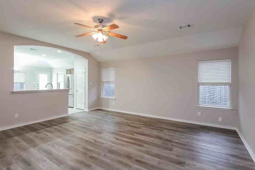 258 Kennedy Dr - Photo 6 of 16