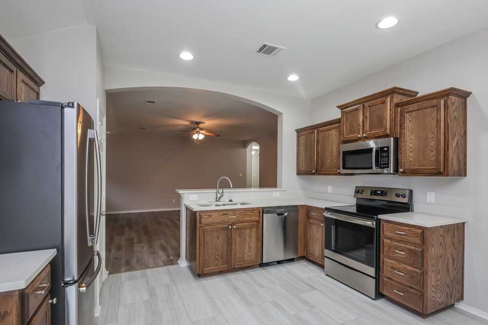 258 Kennedy Dr - Photo 7 of 16