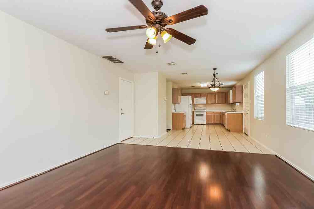 1113 Scarlet Sage Pkwy - Photo 2 of 15