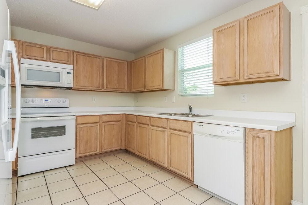 1113 Scarlet Sage Pkwy - Photo 6 of 15