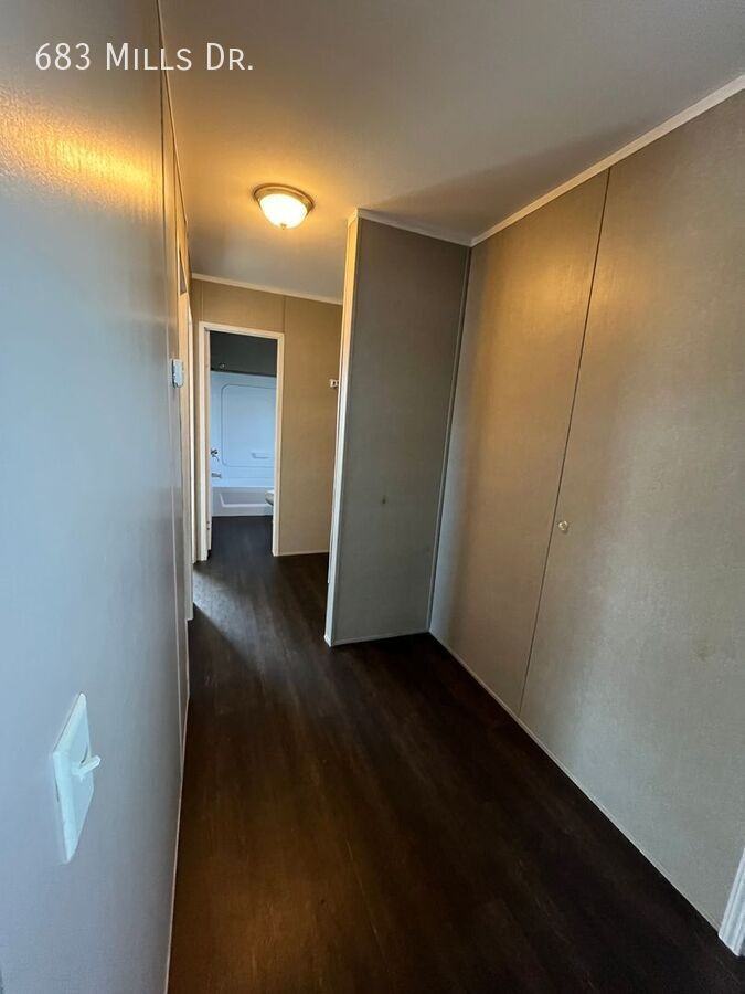 683 Mills Dr - Photo 2 of 8