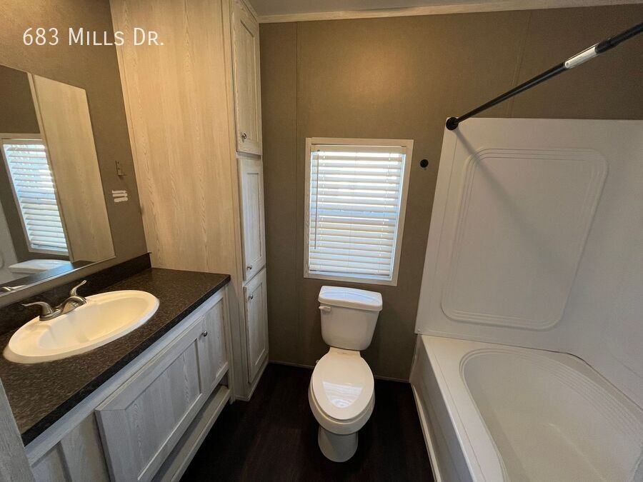 683 Mills Dr - Photo 5 of 8