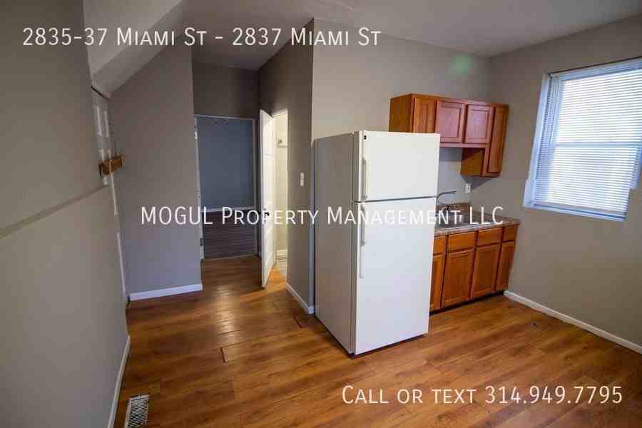 2835 Miami St - Photo 3 of 12