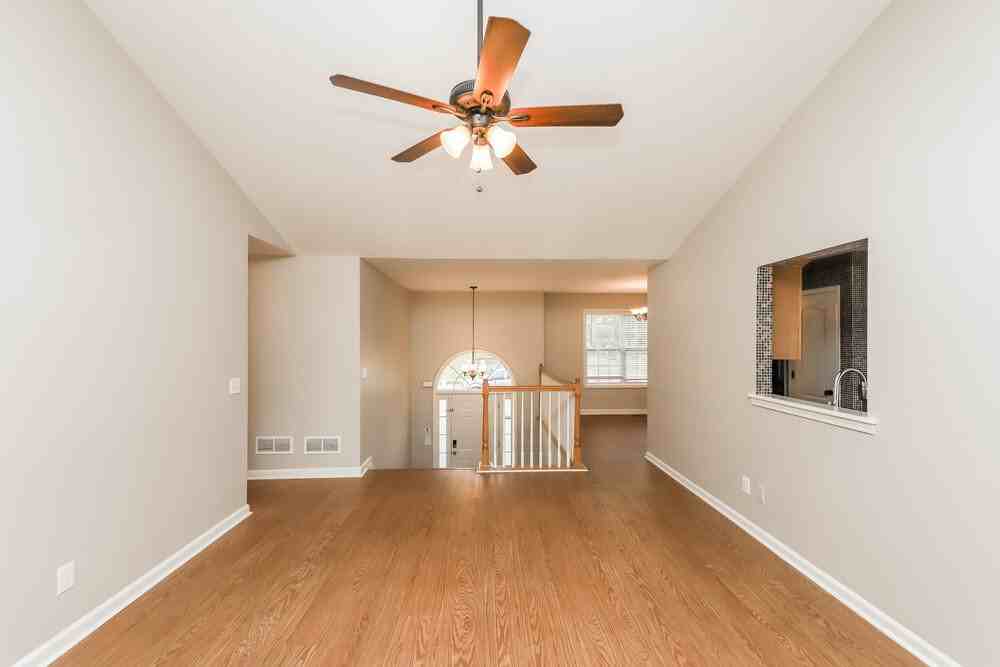 7872 Newport Dr - Photo 5 of 17