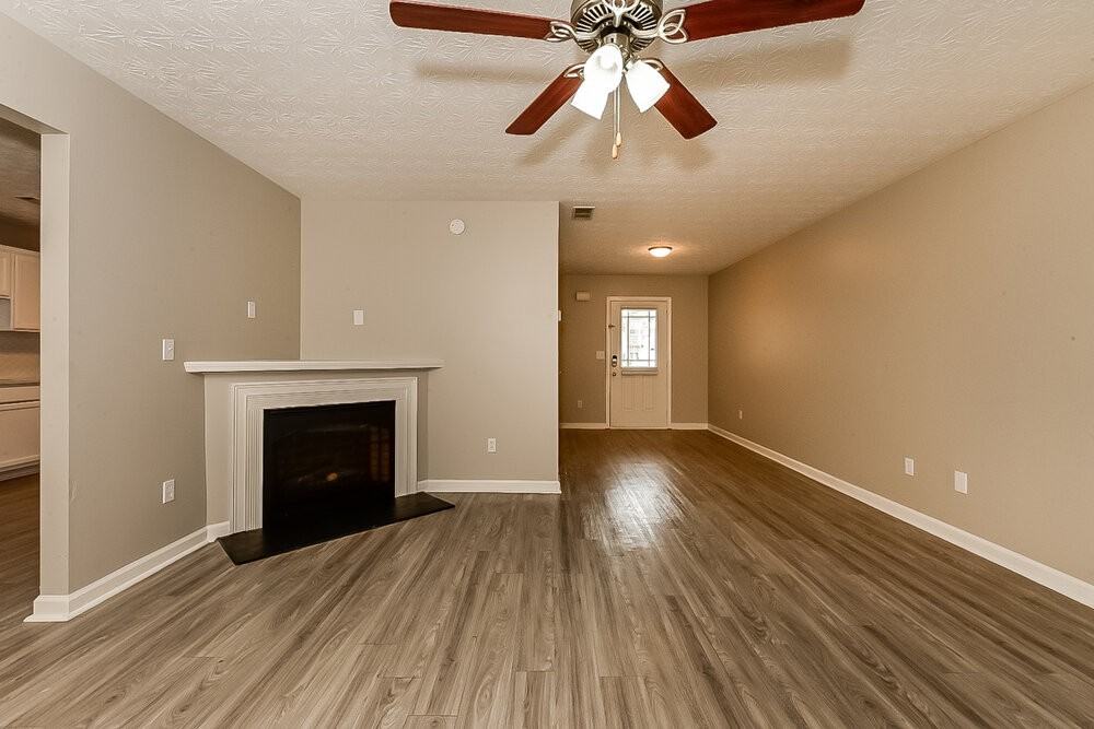 1426 Persimmon Trce - Photo 4 of 17