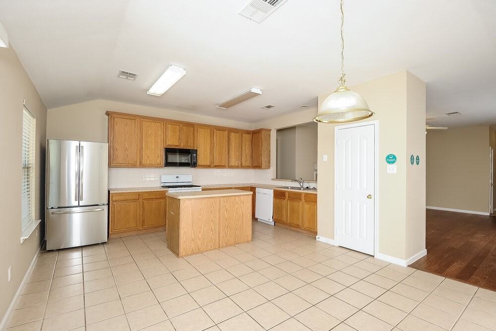 2908 Bourbon St - Photo 6 of 16