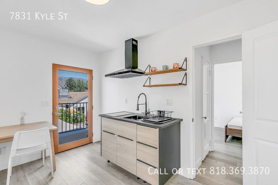 7831 Kyle St - Photo 2 of 28