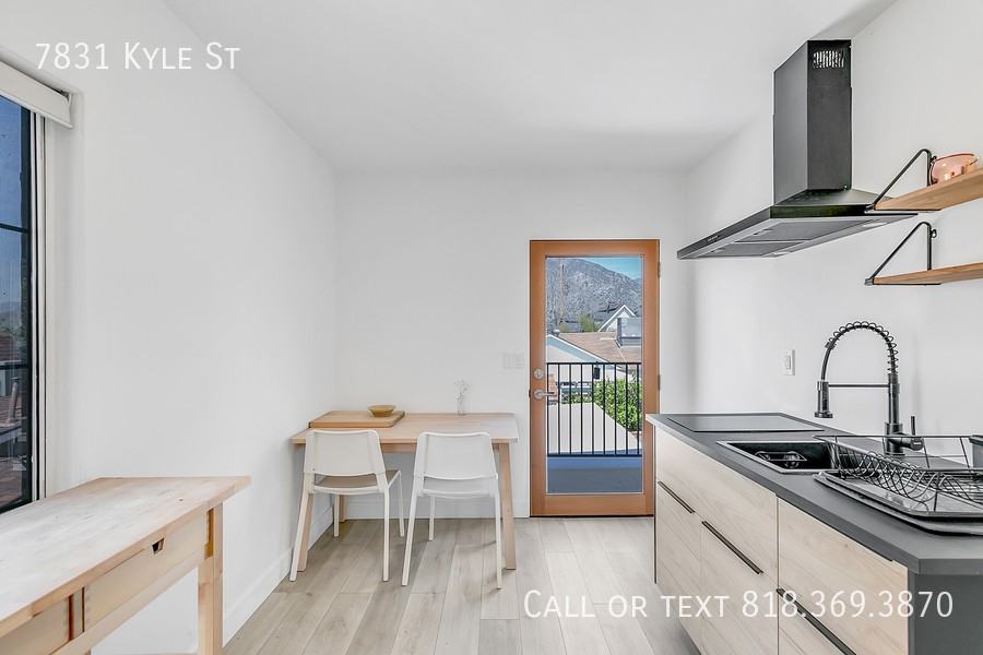 7831 Kyle St - Photo 4 of 28