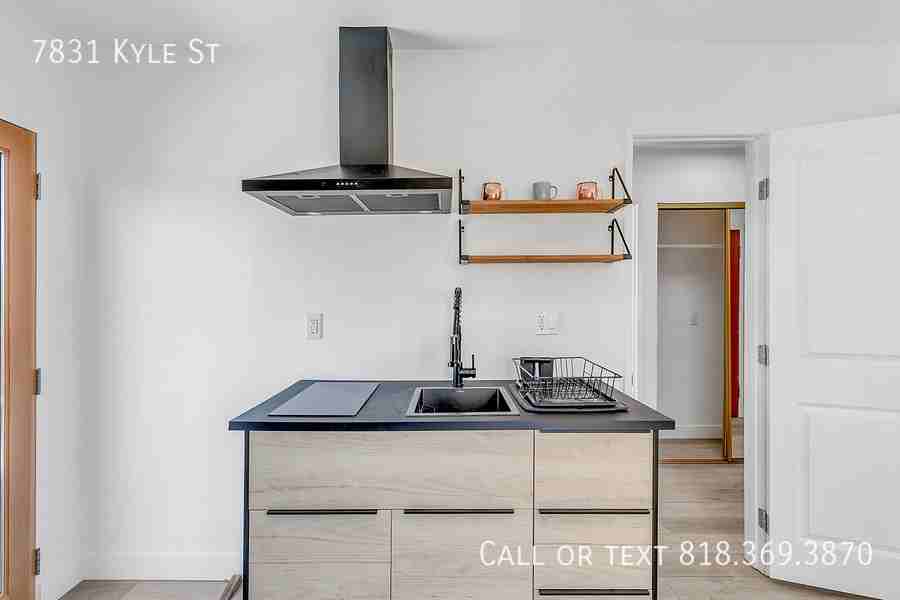 7831 Kyle St - Photo 6 of 28