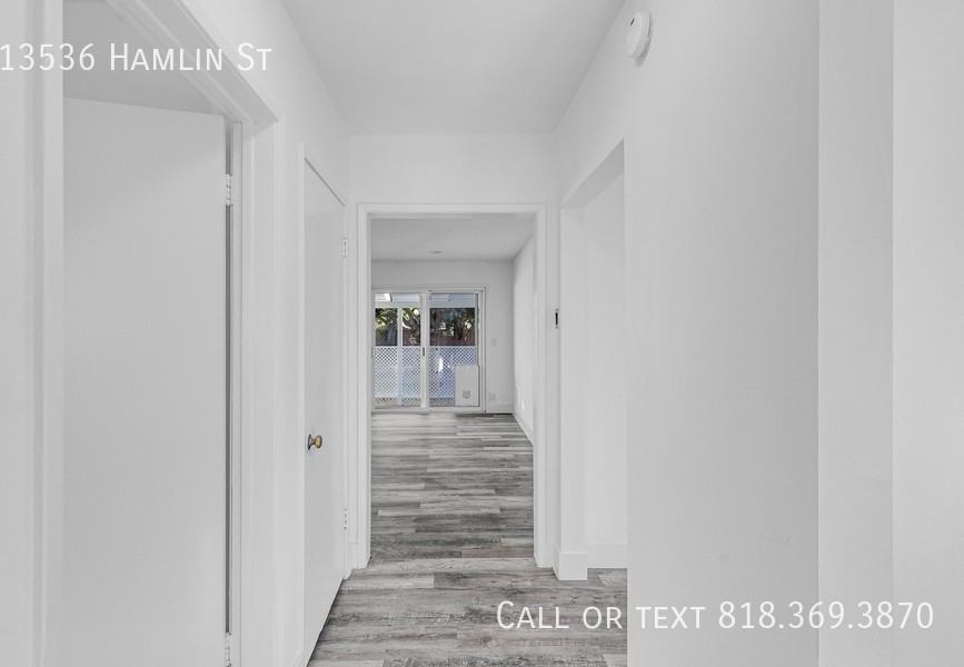 13536 Hamlin St - Photo 4 of 35