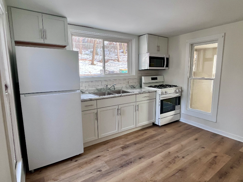 393 Wellington Ave #2 - Photo 4 of 12