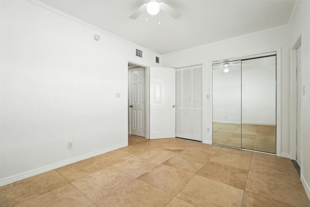 1900 Ne 46th St #1900A6 - Photo 3 of 11