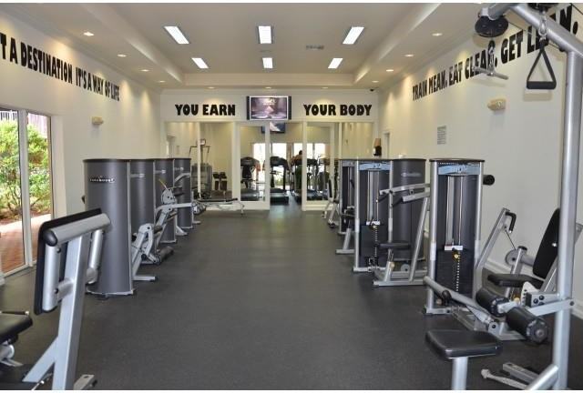 18335 Nw 68th Ave - Photo 4 of 13