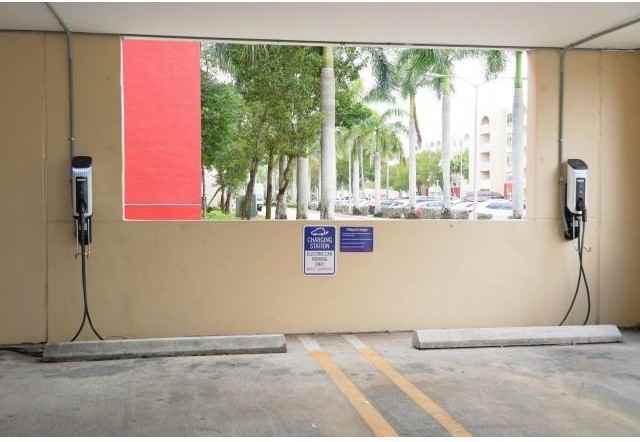 18335 Nw 68th Ave - Photo 7 of 13