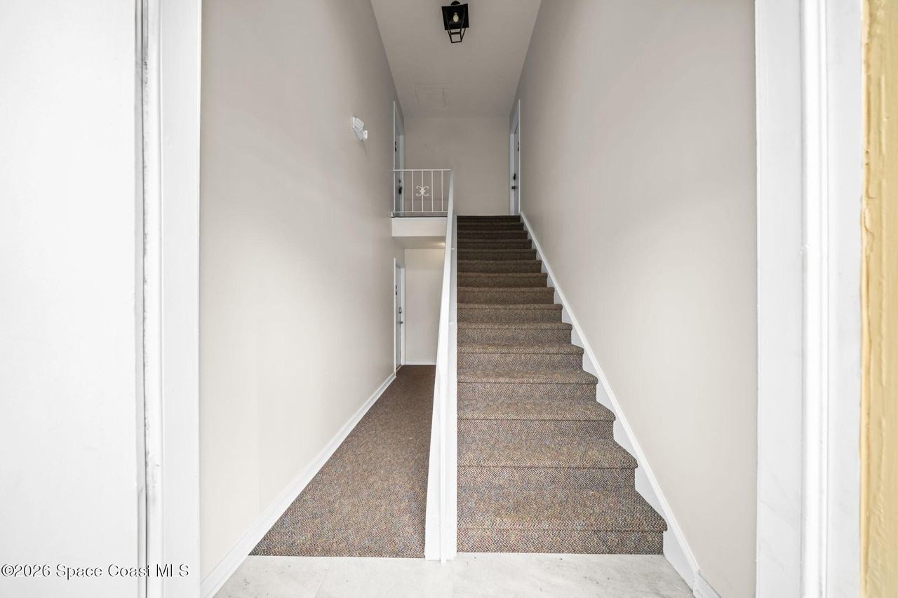 913 S Colonial Ct #913C - Photo 7 of 20