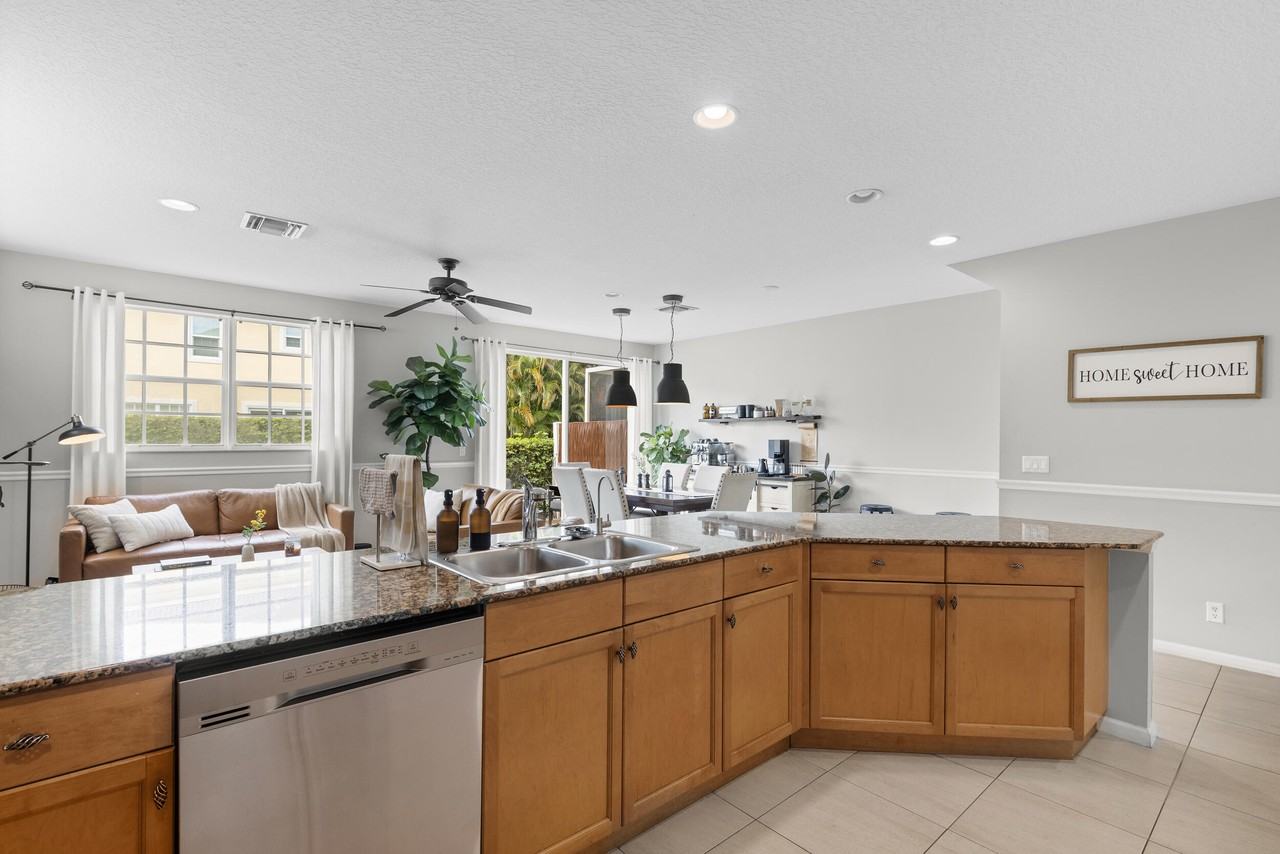 512 Marbella Cir #512 - Photo 3 of 48