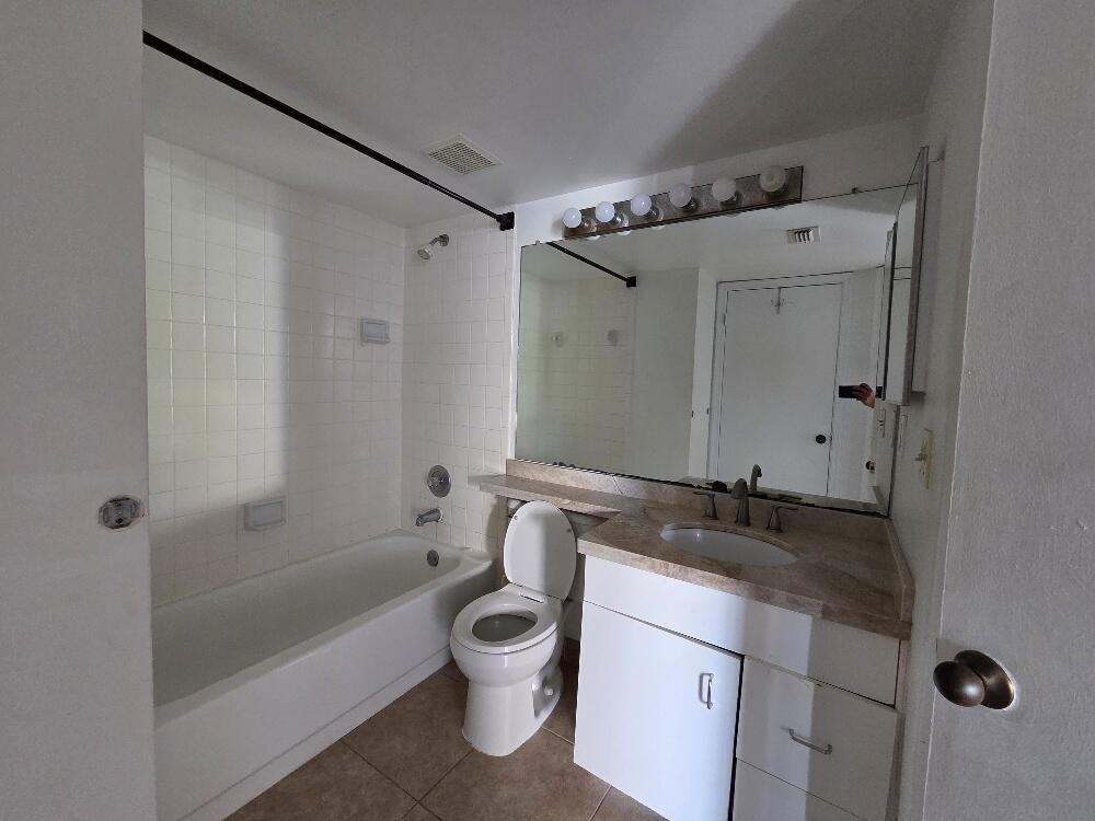 19205 Glenmoor Dr - Photo 3 of 8