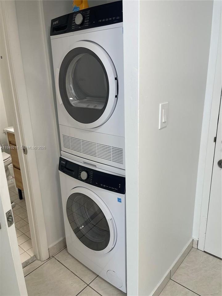 3588 Collins Ave #3588-404 - Photo 4 of 9