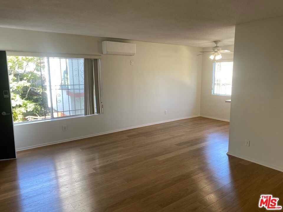 2423 4th St #2423-5 - Photo 3 of 23