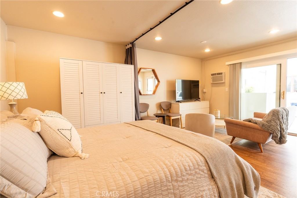 327 3rd St #327V - Photo 4 of 19