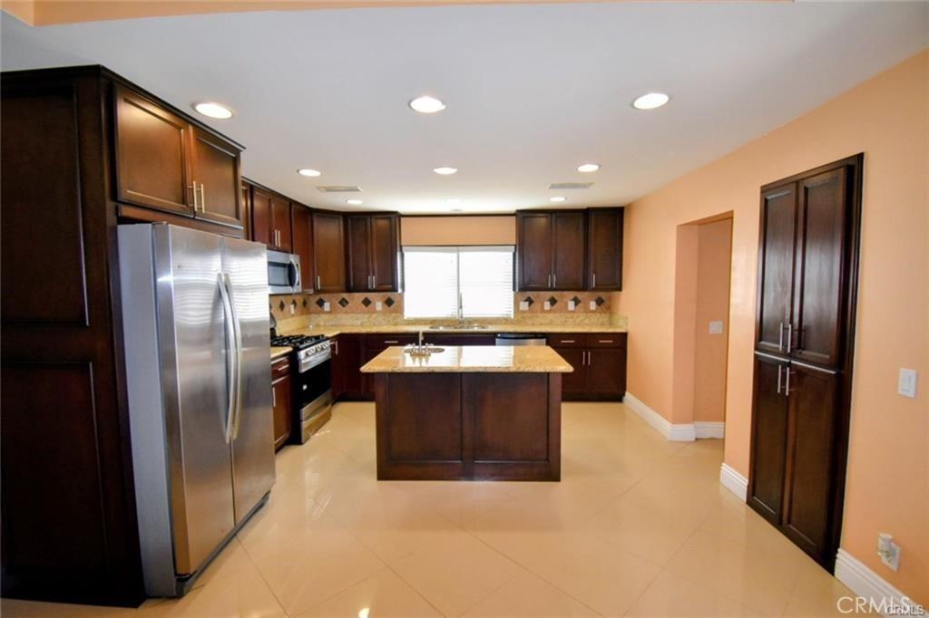 622 S Parton St #622 - Photo 3 of 8