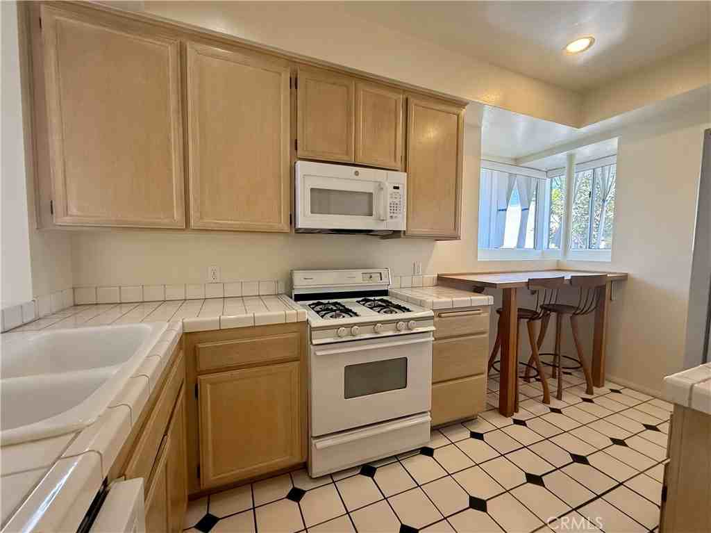 1937 Euclid St #1937 - Photo 5 of 13