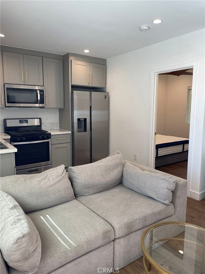 23519 Aetna St #23519 - Photo 3 of 12