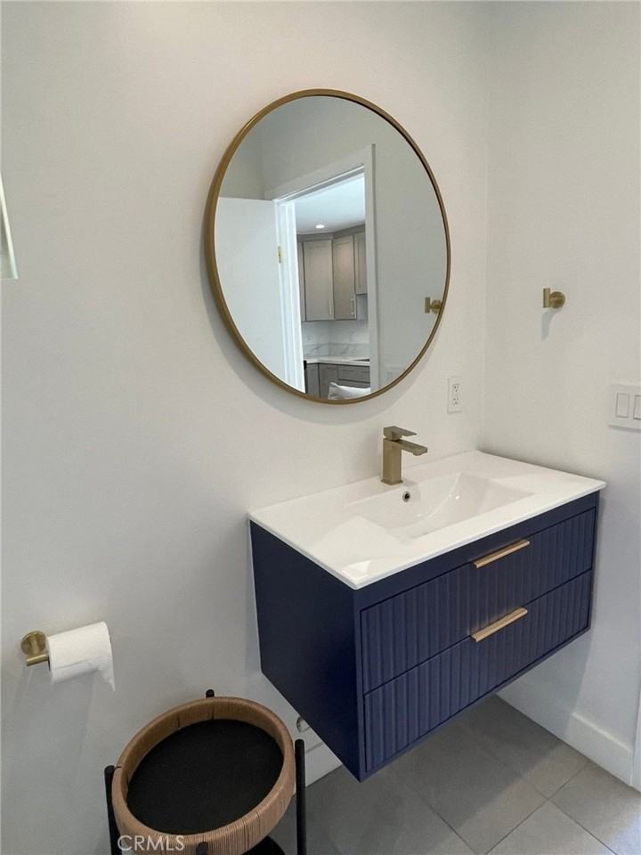 23519 Aetna St #23519 - Photo 5 of 12