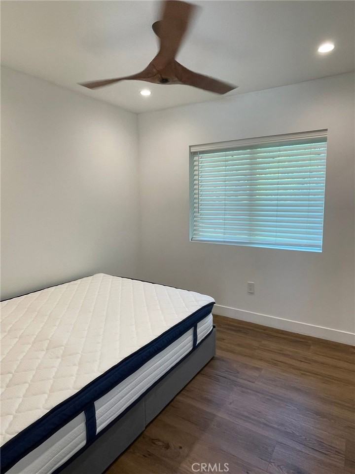 23519 Aetna St #23519 - Photo 6 of 12