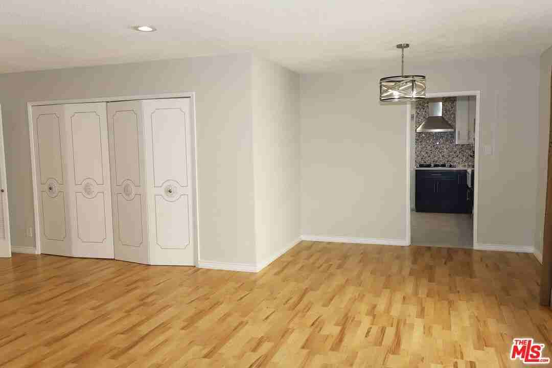 1025 S Sherbourne Dr