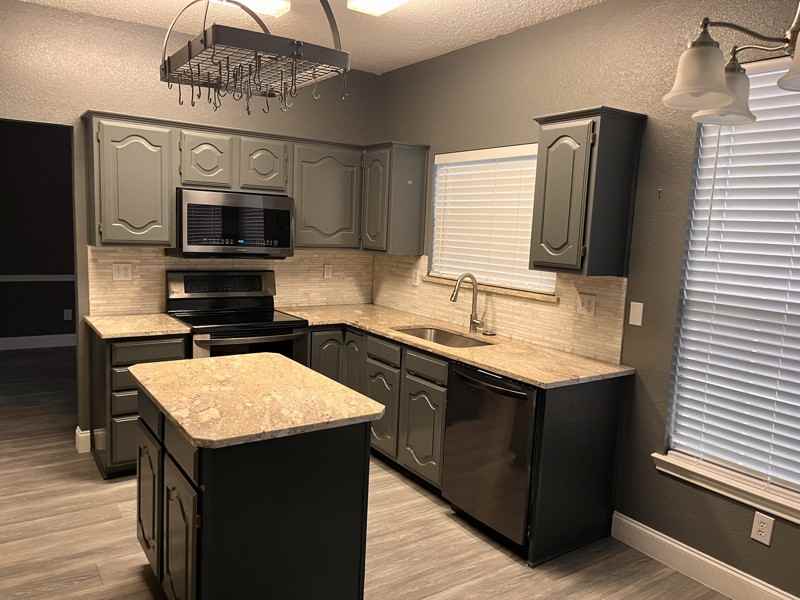 18528 Shadow Ridge Dr - Photo 2 of 21