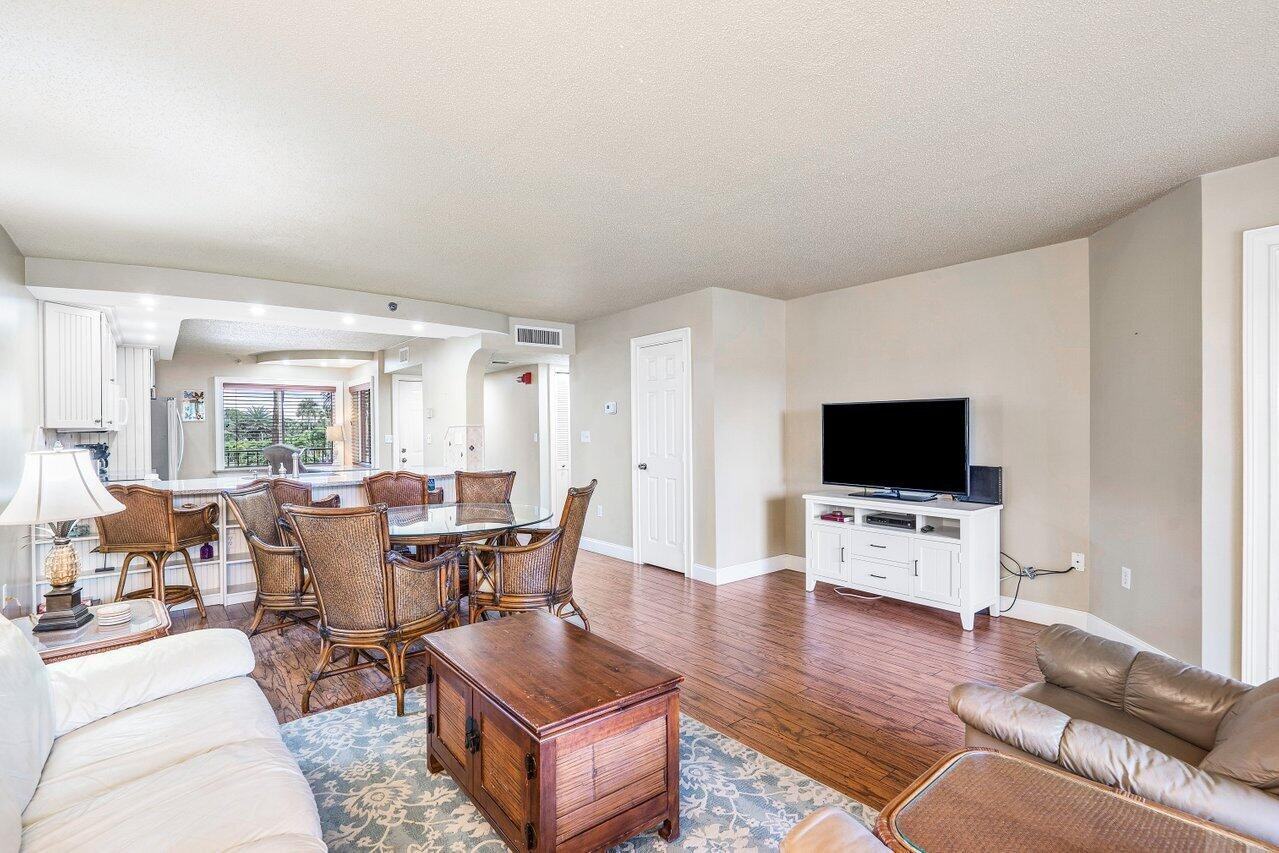 275 Palm Ave #275C206 - Photo 4 of 25