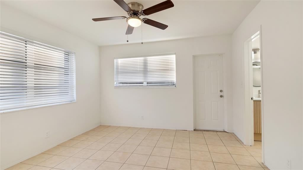 709 Se 15th St #709-1 - Photo 2 of 32