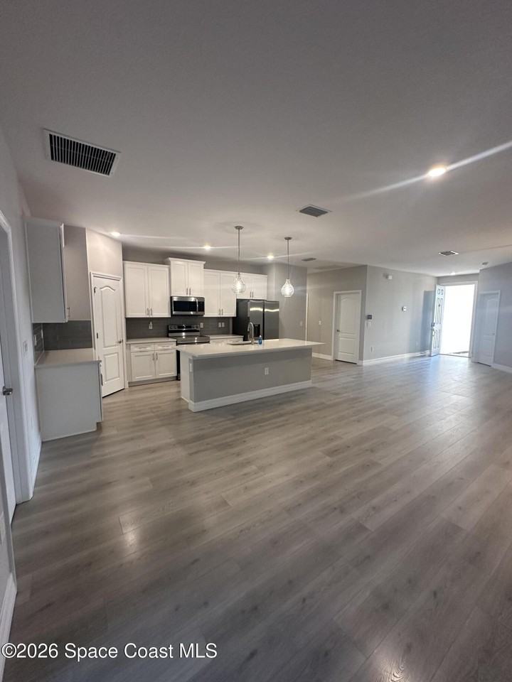 893 Altura Ave Se #893 - Photo 3 of 13