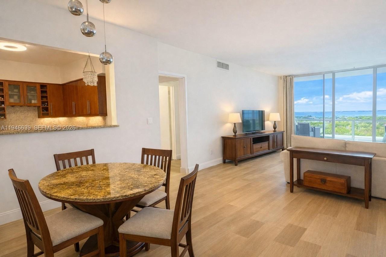 5700 Collins Ave #570015F - Photo 3 of 33