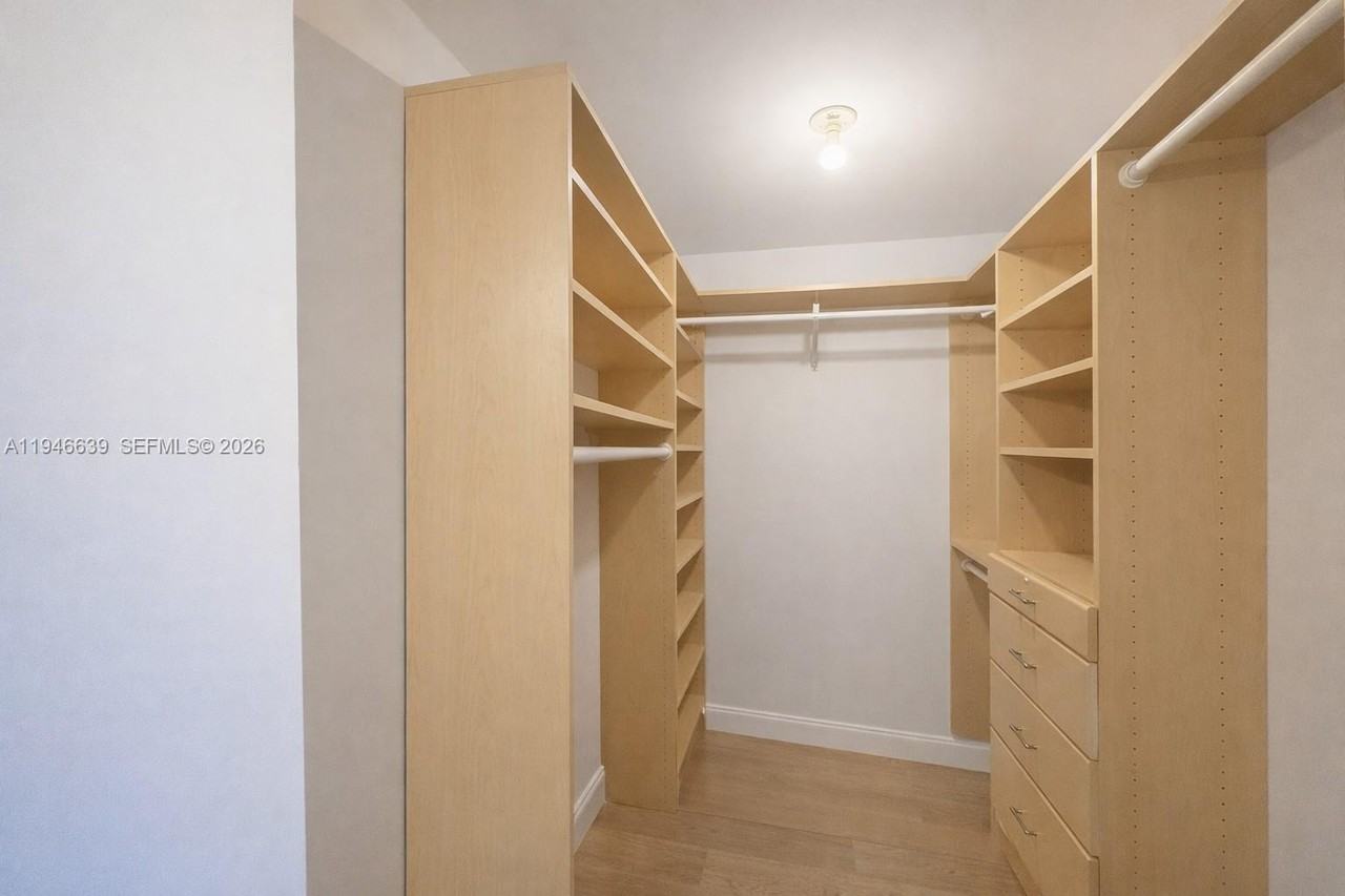 5700 Collins Ave #570015F - Photo 4 of 33