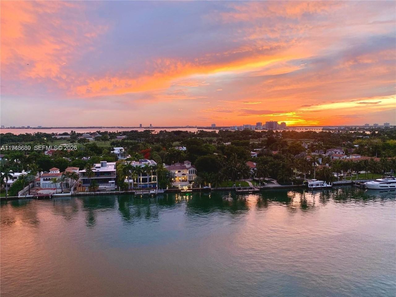 5700 Collins Ave #570015F - Photo 5 of 33