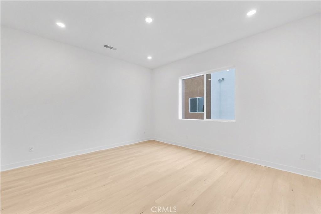 165 Baluster #165 - Photo 3 of 22