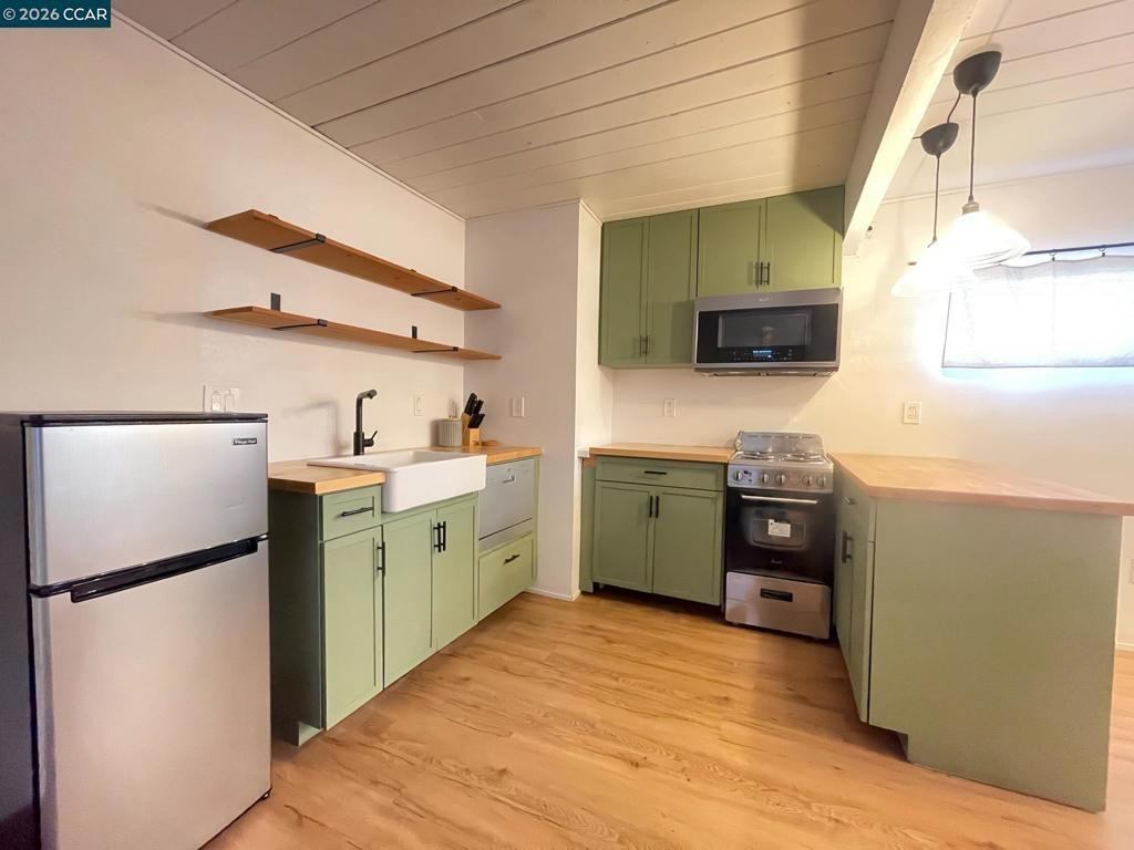 924 E Meadow Ave #924 - Photo 4 of 17