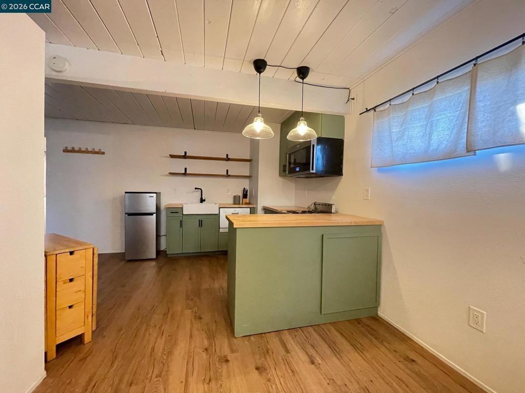 924 E Meadow Ave #924 - Photo 5 of 17