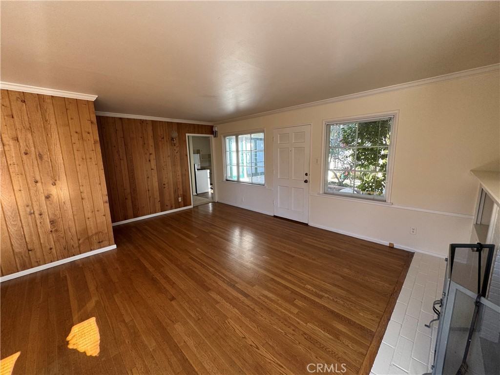 569 Blumont St #569 - Photo 4 of 28