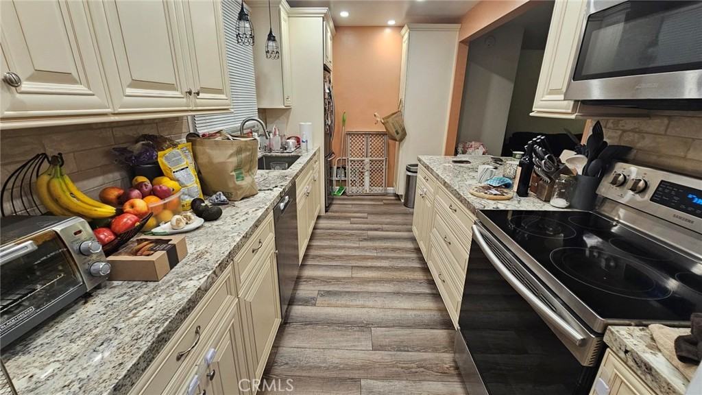 136 S Marcile Ave #136 - Photo 4 of 14