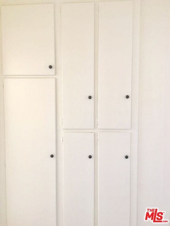 1353 W 36th Pl #1353-3 - Photo 3 of 9