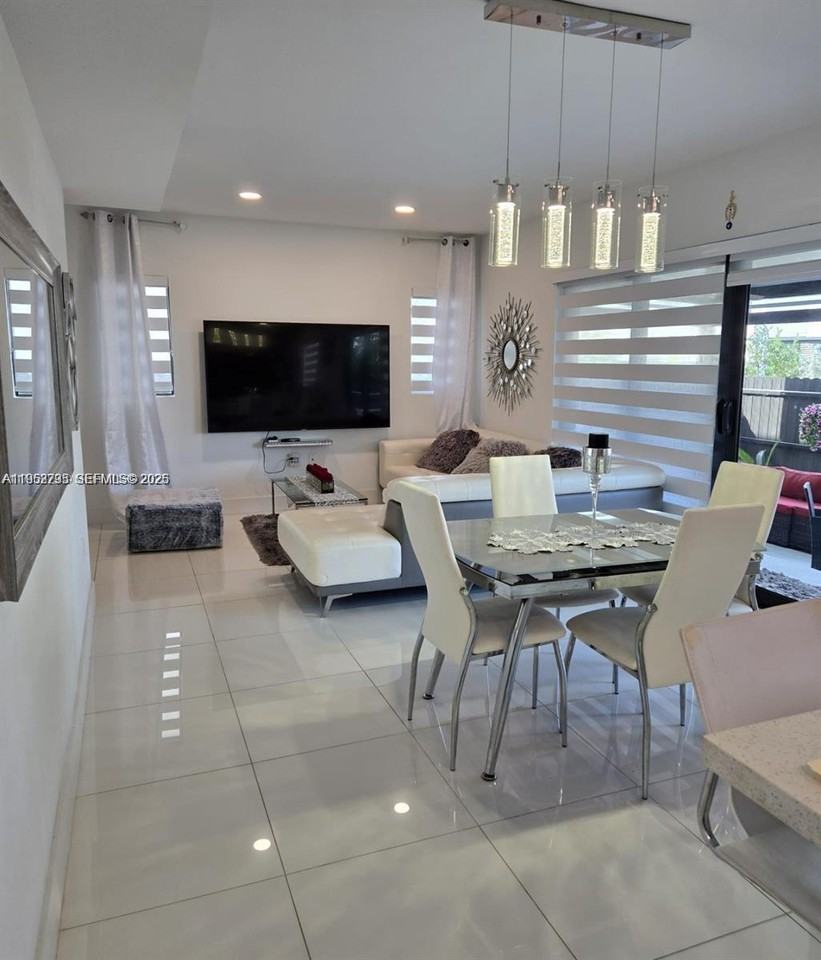 249 Nw 12th Ct #249 - Photo 4 of 26