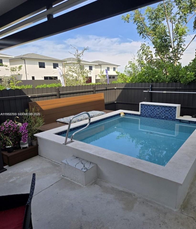 249 Nw 12th Ct #249 - Photo 6 of 26