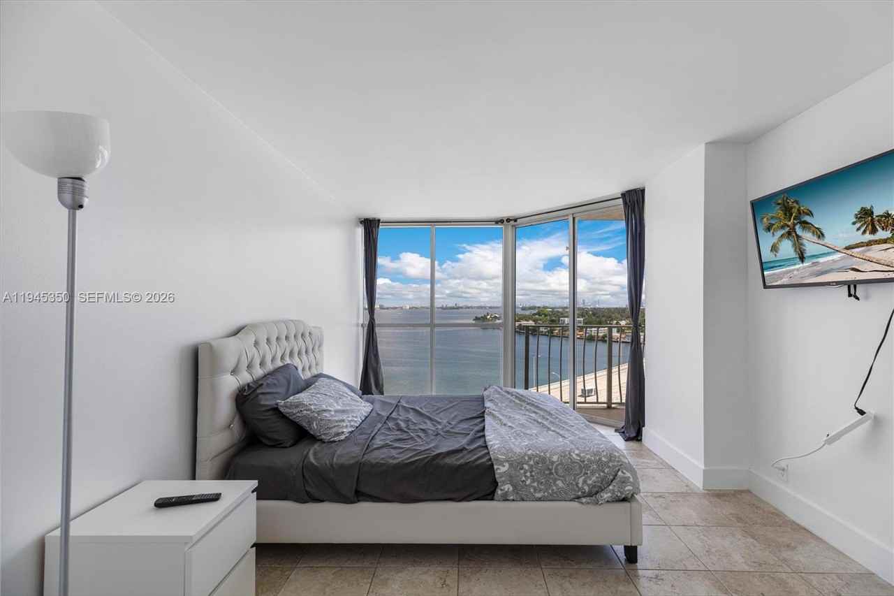 7601 E Treasure Dr #7601-1415 - Photo 4 of 14